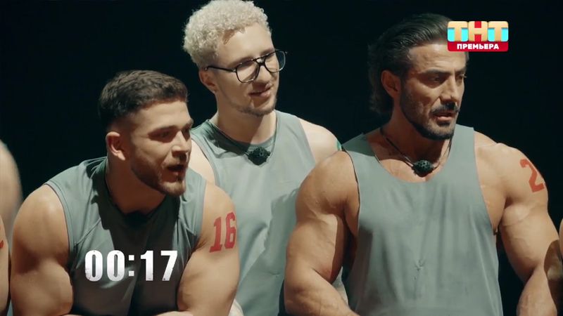 Роман Капаклы и другие участники шоу «Титаны»
